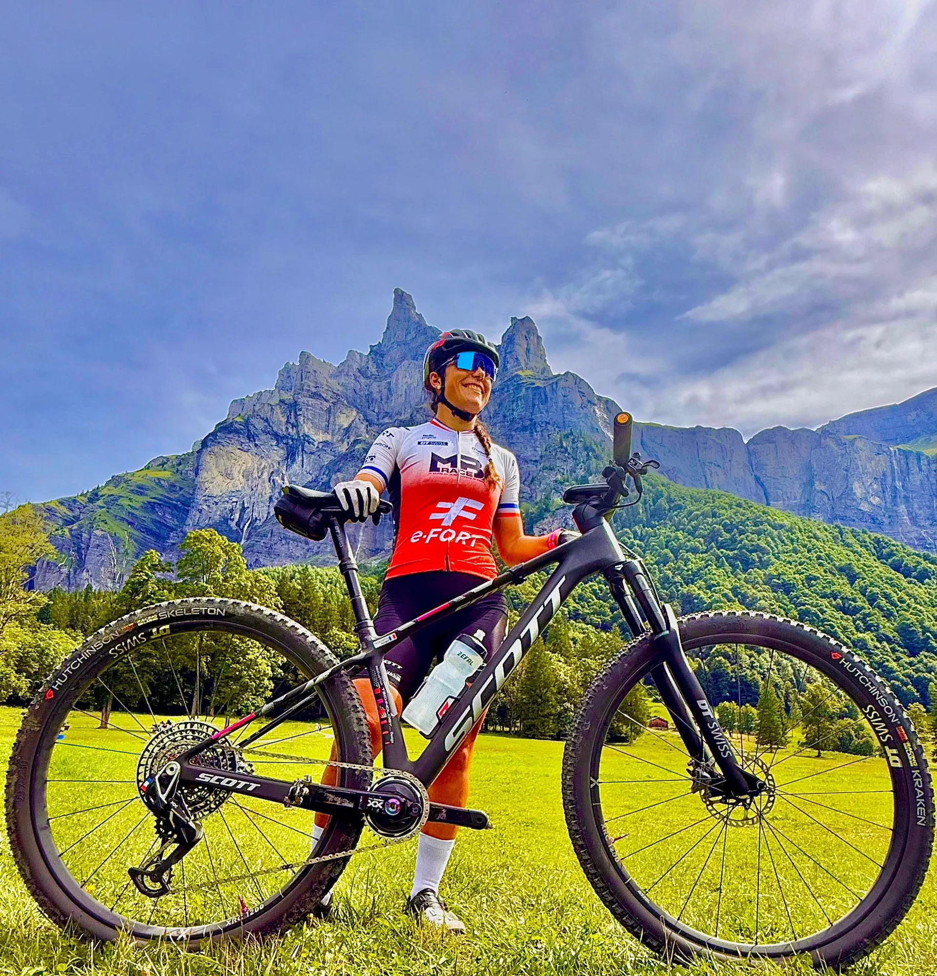 Margot Moschetti, VTT Marathon, accompagnée par Robin Meyer Nutrition